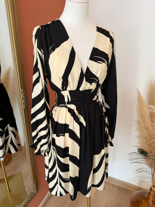 Robe blanche et noire