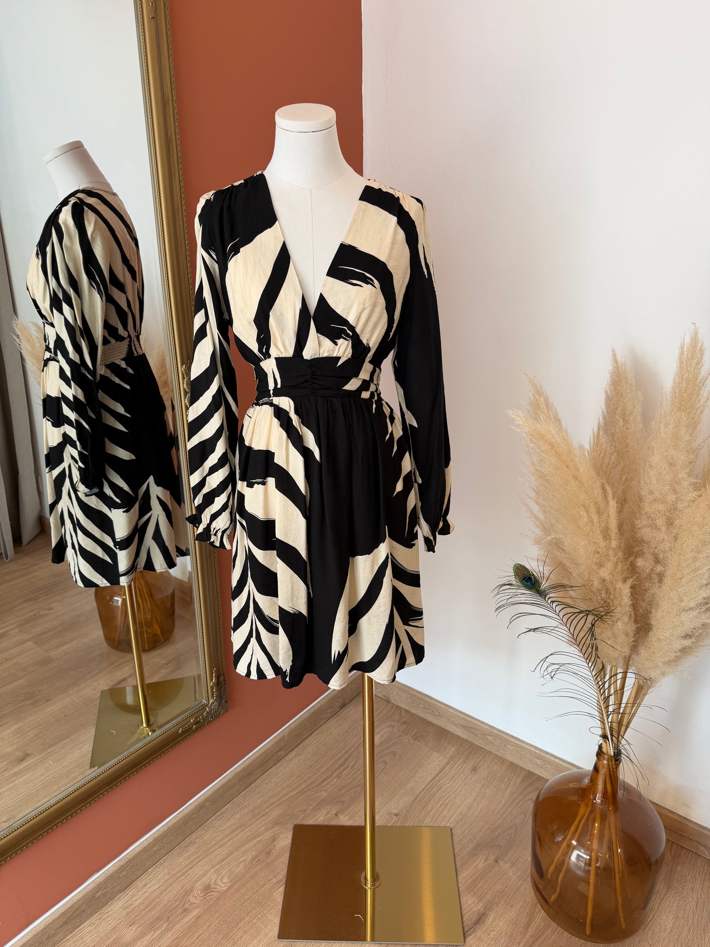 Robe blanche et noire