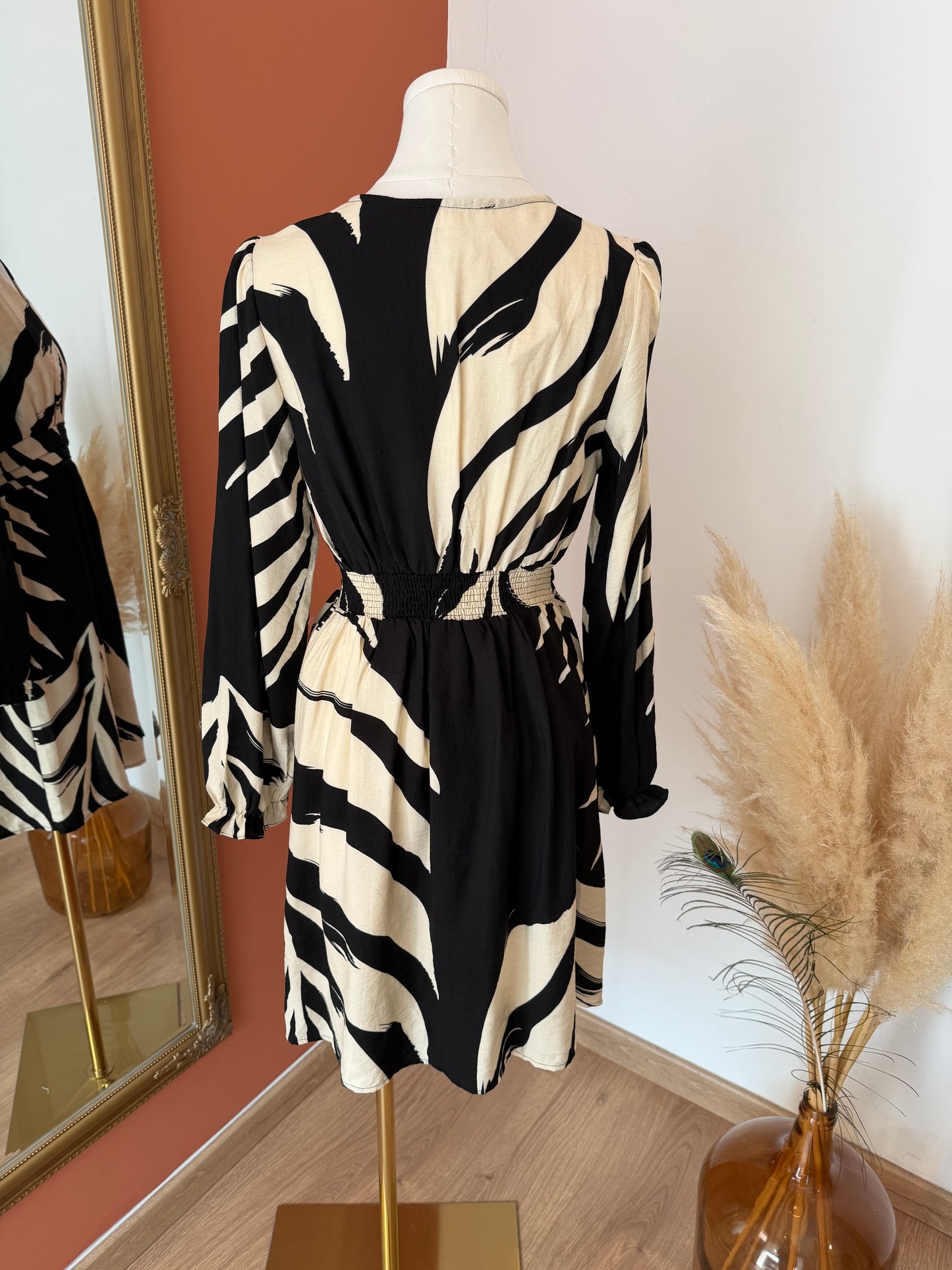 Robe blanche et noire