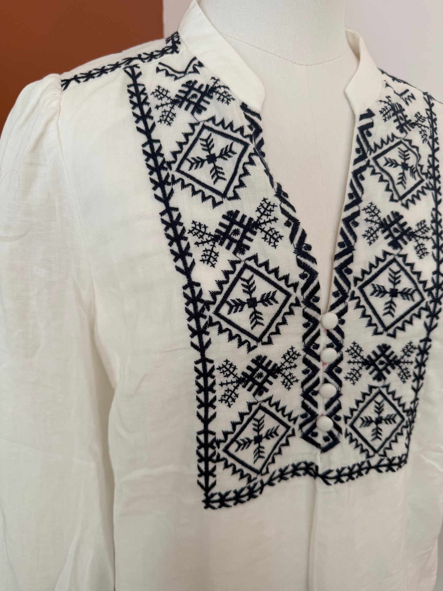 chemise blanche et bleue L